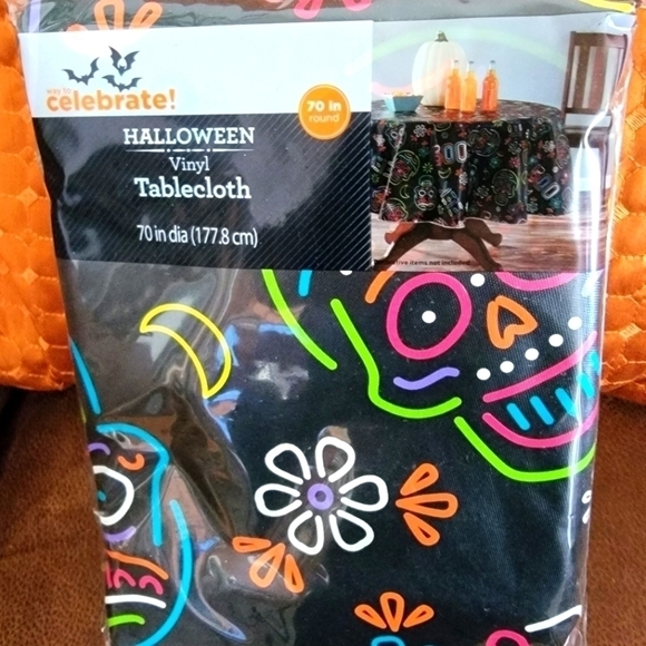 Celebrate! Halloween Vinyl Tablecloth Sugar Skulls (70 In Round)Day of t… - Picture 1 of 5